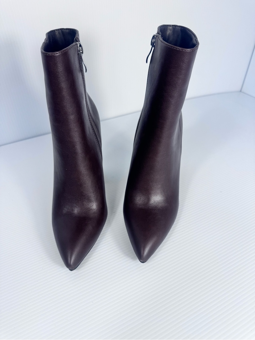 Azalea Wang Jessabell Chocolate Block Heel Ankle Boots NIB Size 6 - Picture 3 of 6